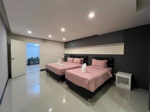 Bansuay Phra Nang Klao Near MRT Phra Nang Klao Bridge