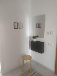 Metropolitan Home Gonin