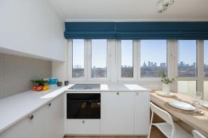 Bright CityView Apartment with AC near PGE Narodowy by Noclegi Renters