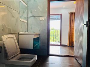 Empire One Bedroom with Common Pool
