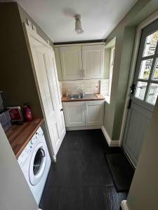 Ashdene Cottage with secure sun trap garden