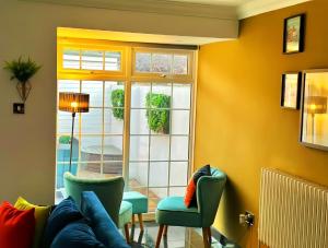 Zayd - Cozy Garden, Gunwharf Quays, Portsmouth Harbour Train Station, Close parking, Sleeps 1-8 Comfortably