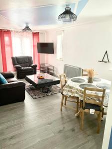 The Grand Forsyth Apartment - Two bedroom