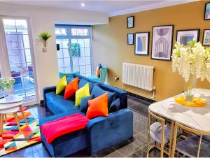 Zayd - Cozy Garden, Gunwharf Quays, Portsmouth Harbour Train Station, Close parking, Sleeps 1-8 Comfortably