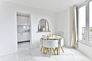 Modern and spacious 2 bedroom apartment - III