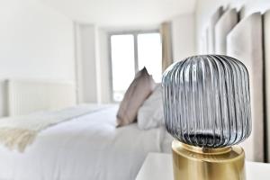 Modern and spacious 2 bedroom apartment - III