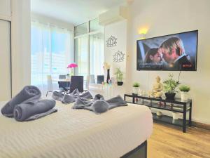 The Harmony Luxe Torremolinos City Center With seasonal pool Free wifi and Netflix BY NAMASTE ELITE