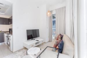 Chic Marina-View Studio in Bay Central Marina