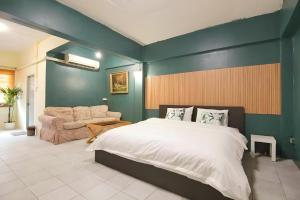 XX GO INN The Grand Palace - MRT Samyot Station