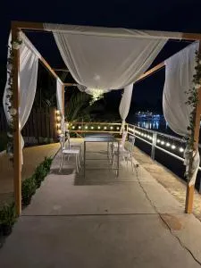 ริมน้ำบ้านแม่ อัมพวา เหมาหลัง 5 นอน พักได้ 10 คน - Dao Dong