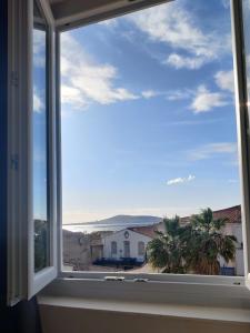 Maisons d'hotes Chambres d'hotes - Bed and Breakfast Les Palmiers : Suite Deluxe