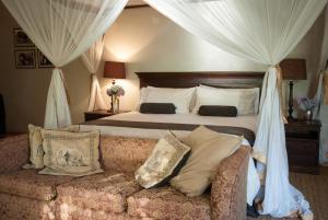 Huntingdon House and Chawani Bungalow