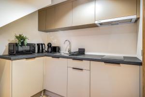 Astoria Premium Suites - R26