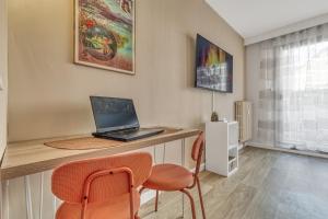 Appartements Studio Victoria SPA, au coeur du centre-ville CABINE HAMMAM -WIFI -GRAND LIT DOUBLE QUEEN SIZE 160x200cm : photos des chambres