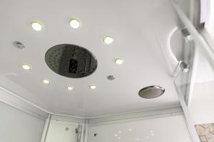 Appartements Studio Victoria SPA, au coeur du centre-ville CABINE HAMMAM -WIFI -GRAND LIT DOUBLE QUEEN SIZE 160x200cm : photos des chambres