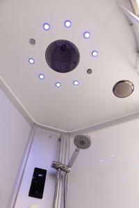 Appartements Studio Victoria SPA, au coeur du centre-ville CABINE HAMMAM -WIFI -GRAND LIT DOUBLE QUEEN SIZE 160x200cm : photos des chambres