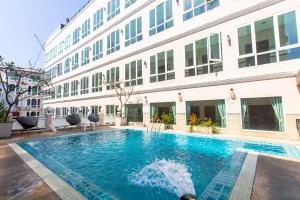 Sun Sky Resort Near Beach - 乔木提恩海滩