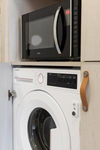 Appartements Studio Victoria SPA, au coeur du centre-ville CABINE HAMMAM -WIFI -GRAND LIT DOUBLE QUEEN SIZE 160x200cm : photos des chambres