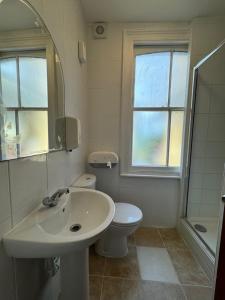 Single Room with Shared Bathroom room in Bridge Park Hotel