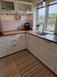 Rummeligt og stilfuldt hus nær Billund med 4 værelser og egen have