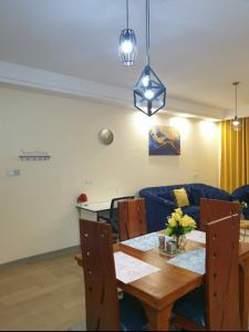 Garden View Haven Executive apartment with amazing city views ,gym ,ample parking space, heated swimming pool and proximity to major shopping malls