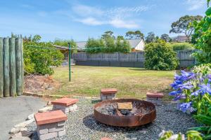 Modern retreat- private entrance - free parking