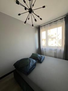 Industrial Designer Style 5 Persons 24 7 Check In