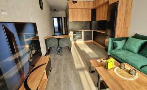 Industrial Designer Style 5 Persons 24 7 Check In