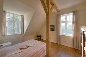 Ruegen-Ferienwohnung-7-am-Wasser-Gut-Grubnow-mit-Balkon-WLAN-und-Sauna