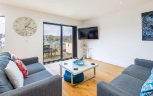 Creek View - A Tranquil Waterside Retreat with a Touch of Luxury and Pontoon