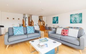 Creek View - A Tranquil Waterside Retreat with a Touch of Luxury and Pontoon