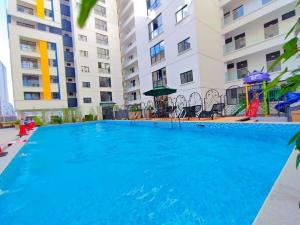 executive elegant wanderers rest three bedroom apartment with amazing city views, swimming pool ,gym and private ample parking space which offers not only comfortable but also luxurious lifestyle