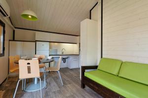 Maisons de vacances Les Lingoustes - Cottage climatise avec piscine : photos des chambres