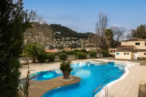 Maisons de vacances Les Lingoustes - Cottage climatise avec piscine : photos des chambres