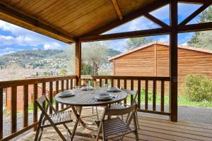 Maisons de vacances Les Lingoustes - Cottage climatise avec piscine : photos des chambres