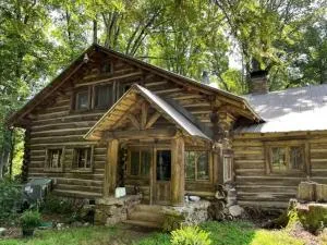 Newly Restored Cabin in Dahlonega, Georgia, Surrounded by Wineries and Cozy Nature - Suches