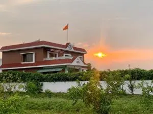 The Rustic Farm House - Барейллі