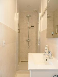 Charming 2BR steps from Castelo De S. Jorge | By Airnest