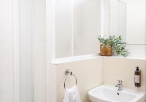 Double or Twin Room with free access to the pool room in Hotel Magnólia