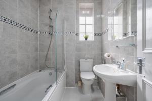 Elegant 2-Bedroom Apartment in Prime Marble Arch 23GM