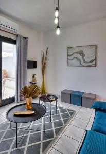 Beachfront Blue Comfort Sitia By ComfortBnb