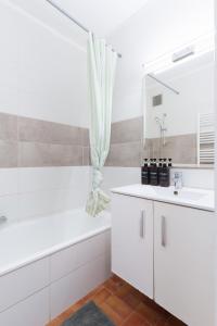 Appartements Le Cali, Terrase, Parking, Piscine, Clim : photos des chambres