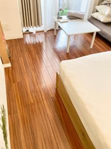 MIKOs Apartment, Iconic Shinjuku, Tokyo, 10th fl, Skyscraper View, Korean Town, 3min to Higashi-Shinjuku Sta