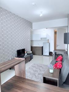 Benson 2 BR & 1 Pakuwon mall for 5 peoples stay