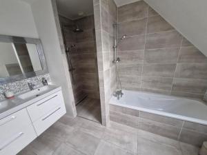 Villas Villa Pool Lake Beache City : photos des chambres