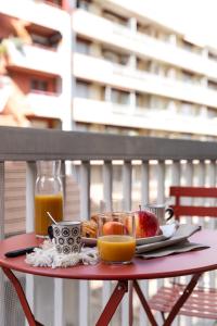 Appartements Studio Victoria SPA, au coeur du centre-ville CABINE HAMMAM -WIFI -GRAND LIT DOUBLE QUEEN SIZE 160x200cm : photos des chambres