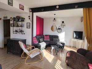 Maison lumineuse avec terrasse vue & parking au cœur de Limoux