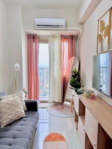 Aesthetic Unit Near PICC and MOA