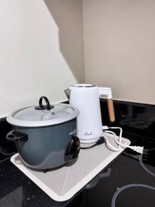 Aesthetic Unit Near PICC and MOA