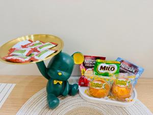 Aesthetic Unit Near PICC and MOA